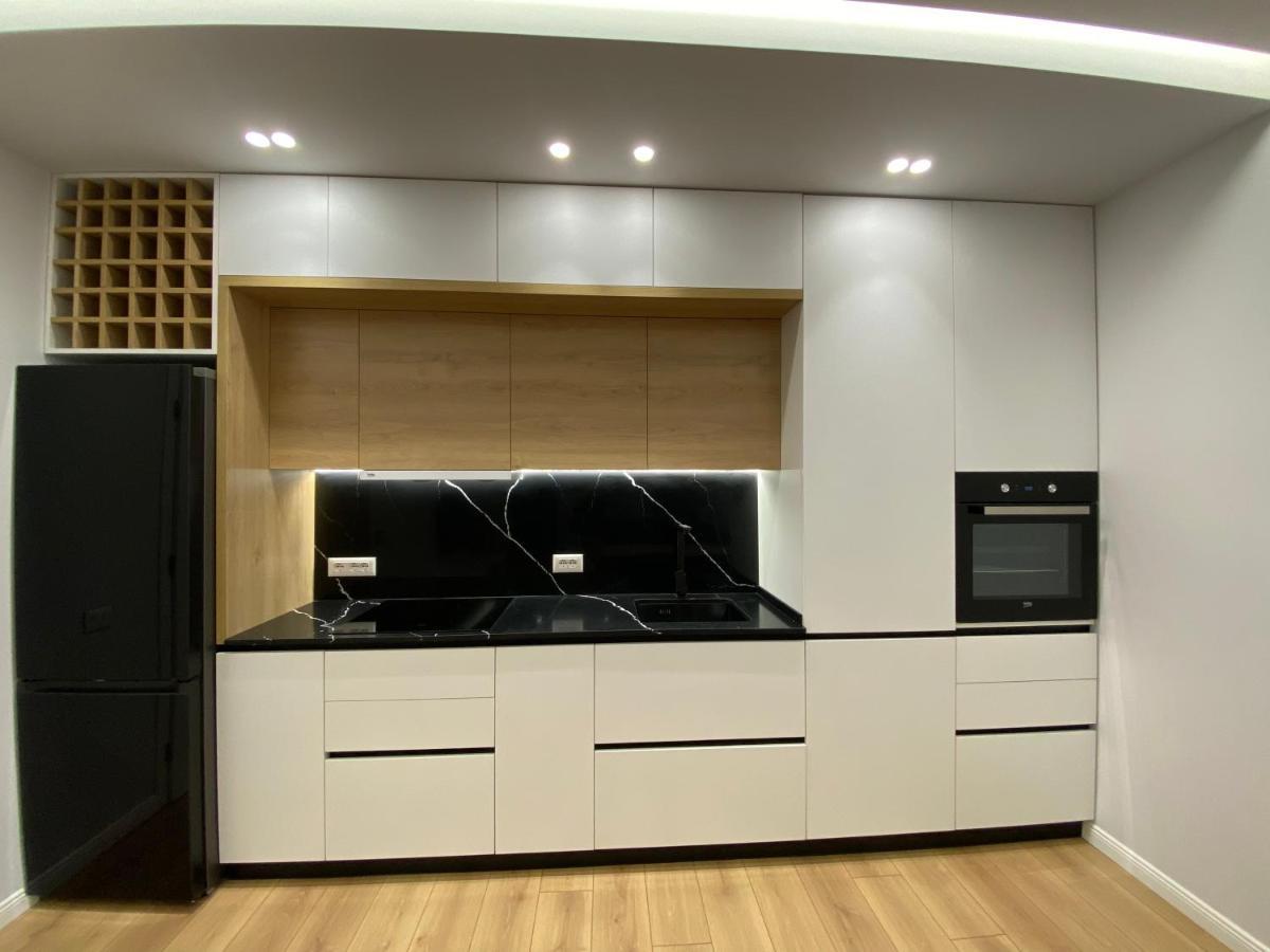 Lägenhet 8th Floor Luxury Tirana